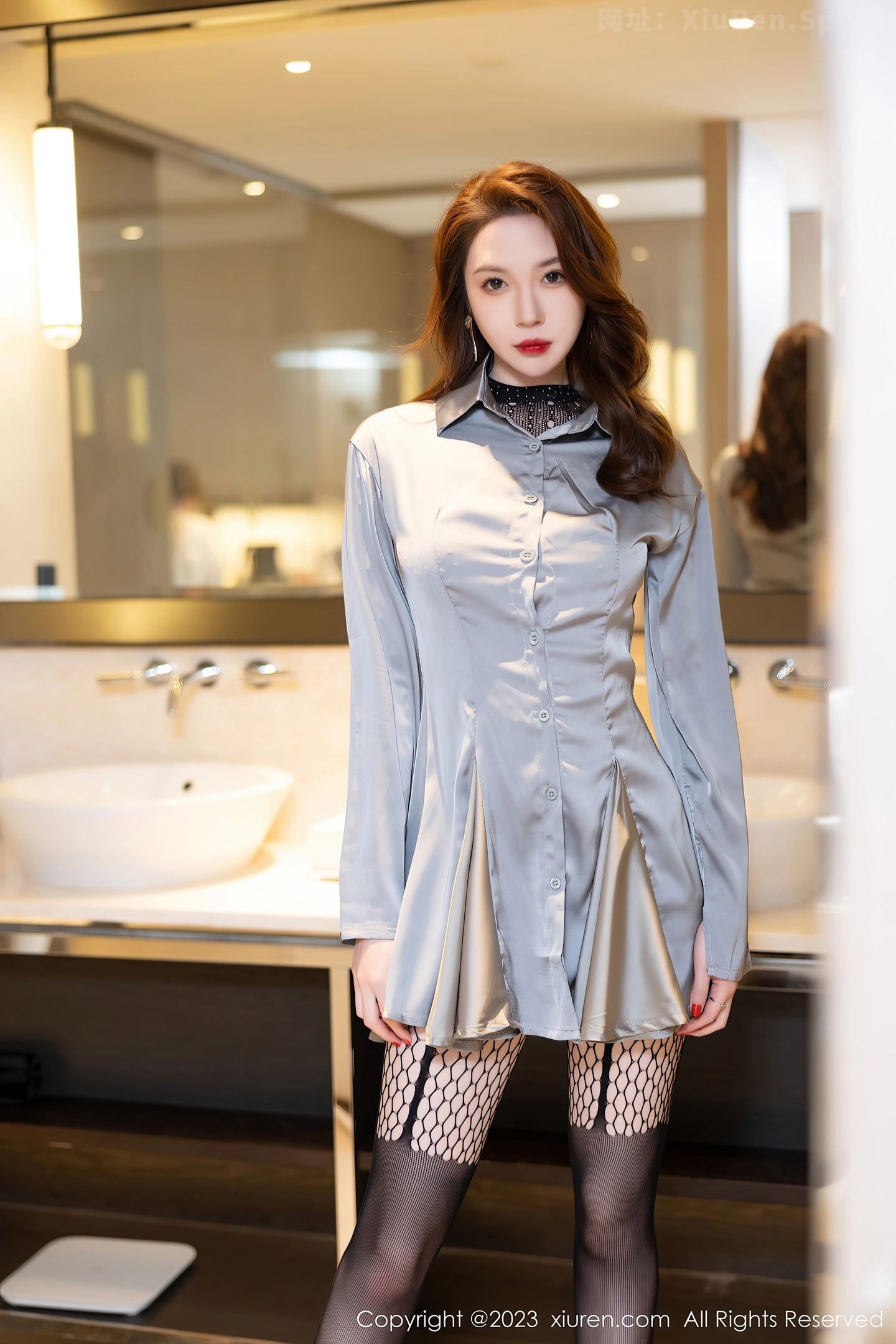 图片[2]-[XiuRen秀人网]2023.02.14 VOL.6261 朱可儿Flora 童颜巨乳 白色镂空上衣加白色短裙性感私房写真集-秀人网官方网站